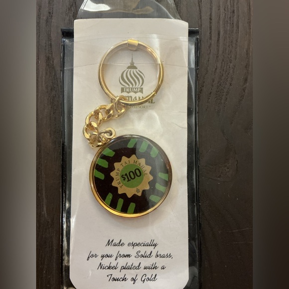 Vintage TRUMP Taj Mahal Atlantic City Vintage Keychain Purse Charm Collectible - Picture 2 of 5